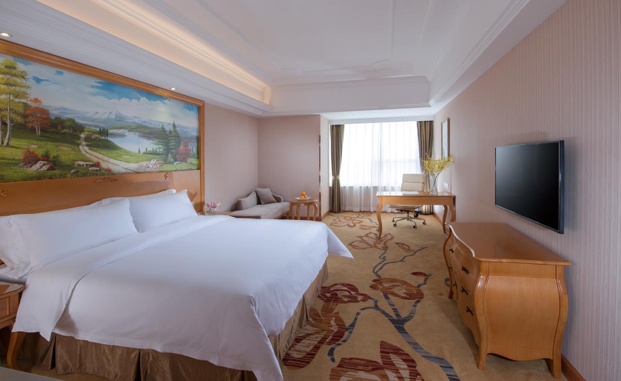 Vienna Hotel Jinshan New City Wanda Plaza Exterior photo